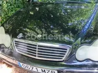 Usado Mercedes C220 Avantgarde 143 CV (105 kW) 2001 Negro Familiar