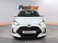 Usado Toyota Yaris Hybrid Active 116 CV (85 kW) 2022 Blanco Berlina