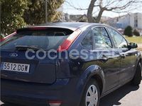 Usado Ford Focus Trend 100 CV (73 kW) 2005 Azul Berlina