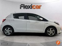 Usado Toyota Yaris Hybrid Active 100 CV (73 kW) 2016 Blanco Berlina
