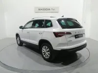 Usado Skoda Karoq Selection 150 CV (110 kW) 2025 Blanco SUV