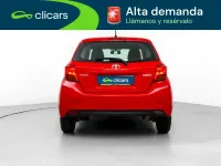 Usado Toyota Yaris City 99 CV (72 kW) 2015 Rojo Utilitario