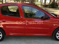 Usado Peugeot 206+ 60 CV (44 kW) 2011 Rojo Utilitario