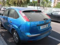 Usado Ford Focus Trend 100 CV (73 kW) 2005 Azul Berlina
