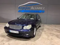 Usado Mercedes C200 Classic 122 CV (89 kW) 2007 Azul Familiar