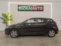 Usado Hyundai i30 Comfort 109 CV (80 kW) 2010 Negro Berlina