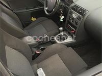 Usado Ford Mondeo Trend 125 CV (91 kW) 2003 Beige Berlina