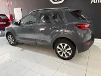 Usado Kia Stonic 100 CV (73 kW) 2024 Gris SUV