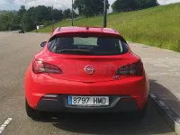 Usado Opel Astra GTC Selective 130 CV (95 kW) 2012 Rojo Berlina