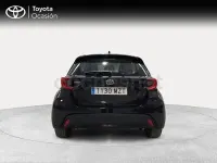 Usado Toyota Yaris Hybrid Active 116 CV (85 kW) 2025 Negro Berlina