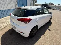 Usado Hyundai i20 84 CV (61 kW) 2017 Blanco Berlina