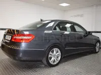 Usado Mercedes E220 Avantgarde 170 CV (125 kW) 2010 Gris / plata Berlina