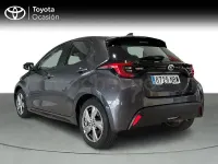 Usado Toyota Yaris Hybrid Active 116 CV (85 kW) 2025 Gris / plata Berlina
