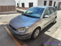 Usado Ford Focus Trend 100 CV (73 kW) 2005 Gris / plata Berlina