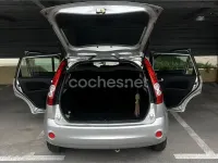 Usado Ford Fiesta Ambiente 70 CV (51 kW) 2006 Gris / plata Utilitario