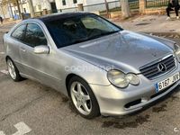 Usado Mercedes C220 143 CV (105 kW) 2004 Gris / plata Berlina