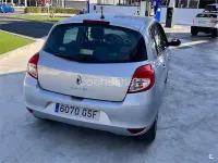 Usado Renault Clio II 85 CV (62 kW) 2009 Gris / plata Berlina