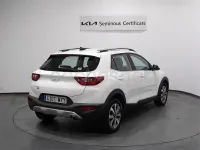 Usado Kia Stonic 100 CV (73 kW) 2025 Blanco SUV