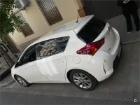 Usado Toyota Auris Live 124 CV (91 kW) 2013 Blanco Berlina