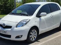 Usado Toyota Yaris Connect Style 101 CV (74 kW) 2011 Blanco Utilitario