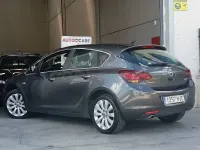 Usado Opel Astra Excellence 140 CV (102 kW) 2012 Gris / plata Berlina