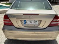 Usado Mercedes C240 Elegance 170 CV (125 kW) 2005 Gris / plata Berlina