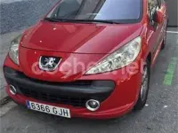 Usado Peugeot 207 70 CV (51 kW) 2008 Rojo Berlina