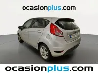 Usado Ford Fiesta Trend 82 CV (60 kW) 2017 Gris Utilitario