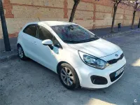 Usado Kia Rio 85 CV (62 kW) 2014 Blanco Berlina