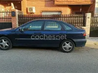 Usado Renault Laguna 110 CV (80 kW) 2000 Azul Berlina