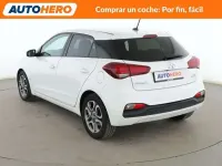 Usado Hyundai i20 99 CV (72 kW) 2019 Blanco Utilitario