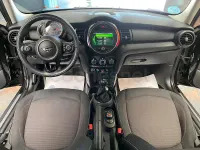 Usado Mini ONE 102 CV (75 kW) 2019 Negro Utilitario