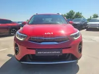Usado Kia Stonic 100 CV (73 kW) 2024 Granate SUV