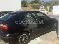 Usado Seat Leon Stella 110 CV (80 kW) 2003 Negro Utilitario