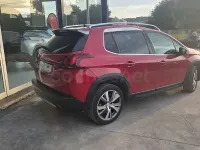 Usado Peugeot 2008 Allure 100 CV (73 kW) 2019 Rojo SUV