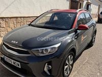 Usado Kia Stonic 84 CV (61 kW) 2023 Gris / plata SUV