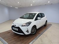Używany Toyota Yaris Active 111 KM (81 kW) 2019 Biały Sedan/Limuzyna