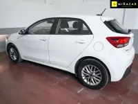 Usado Kia Rio 84 CV (61 kW) 2023 Blanco Utilitario