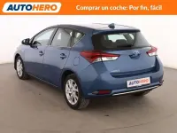 Usado Toyota Auris Hybrid Active 136 CV (100 kW) 2017 Azul Utilitario