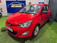 Usado Hyundai i20 90 CV (66 kW) 2013 Rojo Utilitario