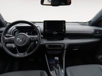 Usado Toyota Yaris Hybrid Plus 120 CV (88 kW) 2021 Rojo