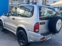 Usado Suzuki Grand Vitara 110 CV (80 kW) 2005 Gris / plata SUV