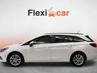 Usado Opel Astra 105 CV (77 kW) 2020 Blanco Familiar