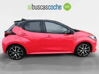 Usado Toyota Yaris Hybrid Plus 120 CV (88 kW) 2021 Rojo