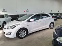 Usado Hyundai i30 90 CV (66 kW) 2014 Blanco Berlina