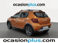 Usado Dacia Sandero 90 CV (66 kW) 2017 Naranja Utilitario