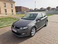 Usado VW Polo Advance 90 CV (66 kW) 2014 Gris / plata Berlina
