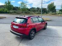 Usado Peugeot 2008 Allure 120 CV (88 kW) 2016 Granate SUV
