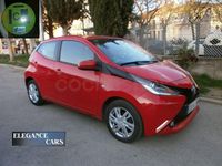 Usado Toyota Aygo X-play 69 CV (50 kW) 2016 Rojo Utilitario