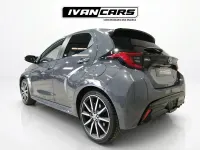 Usado Toyota Yaris Hybrid Plus 130 CV (95 kW) 2025 Gris / plata Berlina